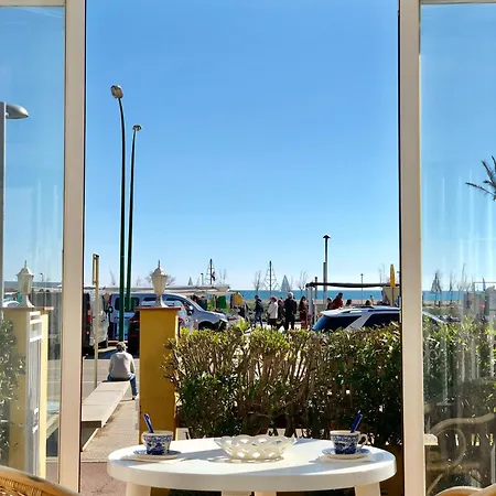 Amb Jardi A La Platja D'empuriabrava