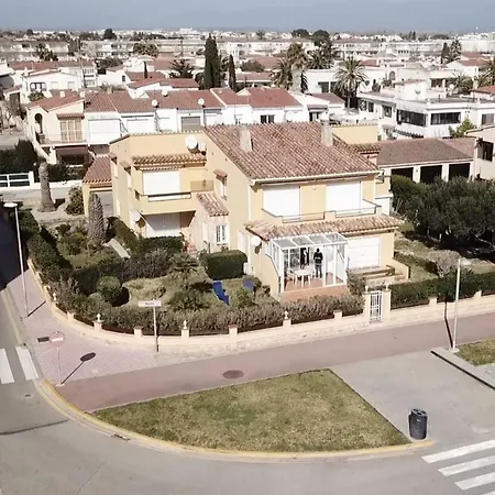 Apartment Amb Jardi A La Platja D'empuriabrava